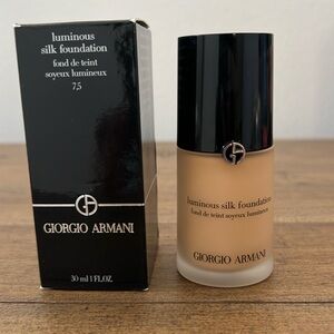 Giorgio Armani Luminous foundation shade 7.5